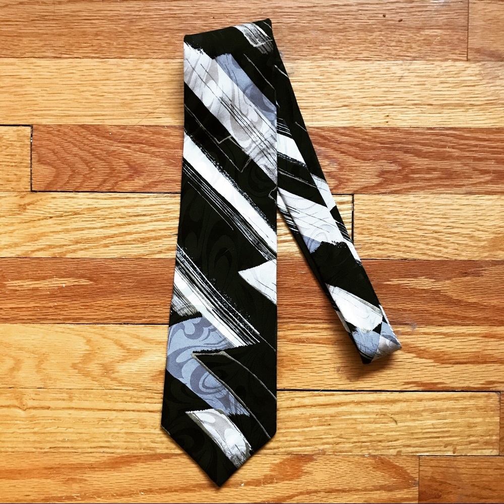 Beautiful Albert Nipon vintage silk tie
